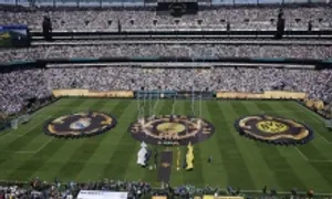 HLV Dortmund: 'Mặt sân MetLife phù hợp để chơi golf hơn đá bóng'