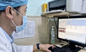 Bệnh án điện tử 'cứu' y bác sĩ khỏi hồ sơ giấy