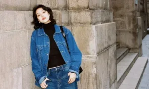Cách phối quần jeans mùa lạnh trông sang
